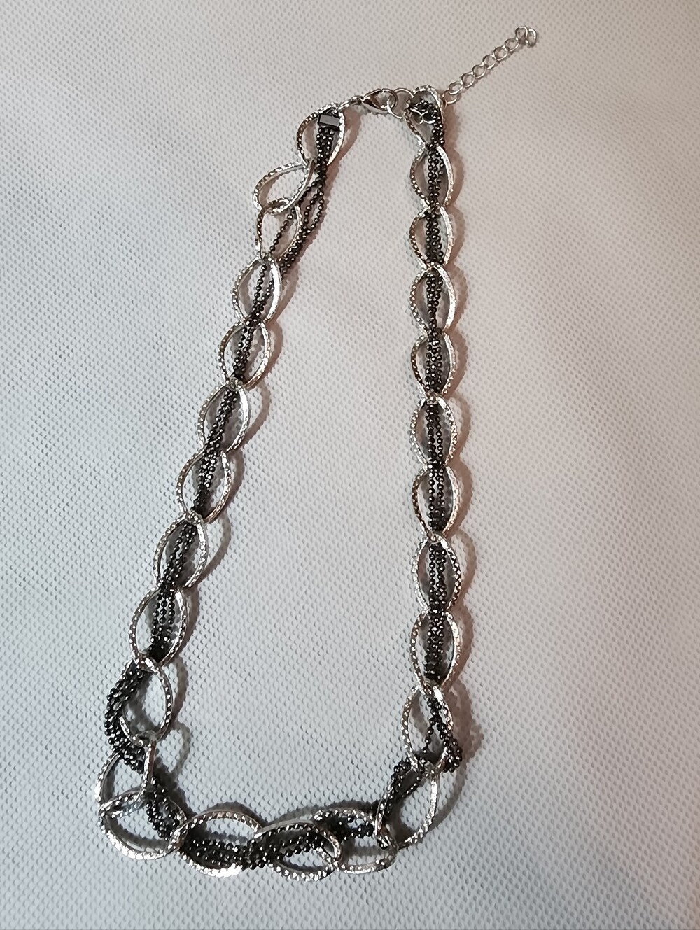 Textured Silvertone Oval Link And Black Bead Necklace